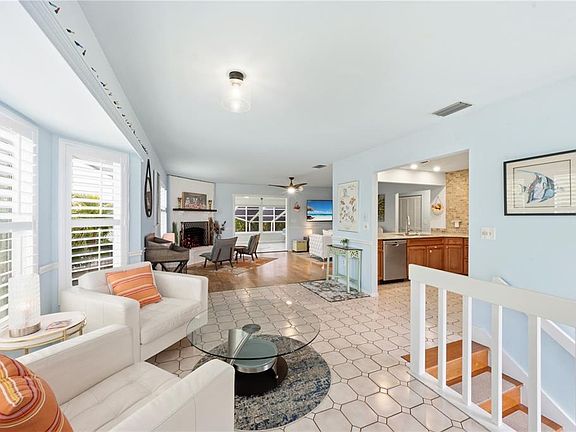 5th image of 417 Poinsettia Rd