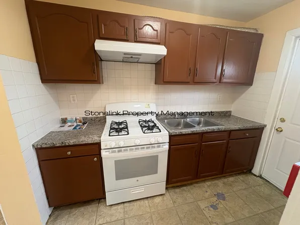 5 Darling Street, 5 Darling St #2R, Central Falls, RI 02863