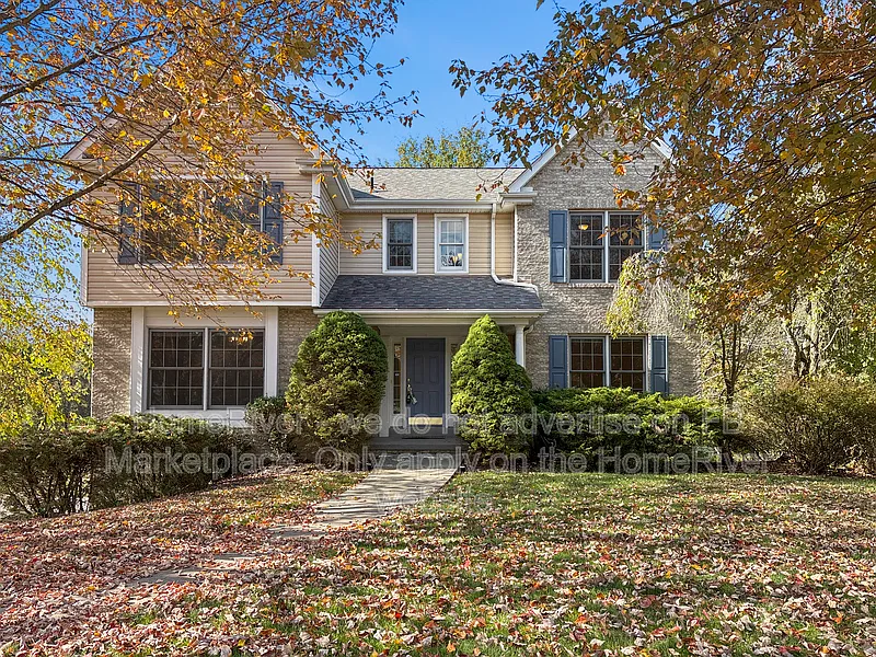 4 bed, 3.0 bath, 2800 sqft, $3,300 — Photo 1