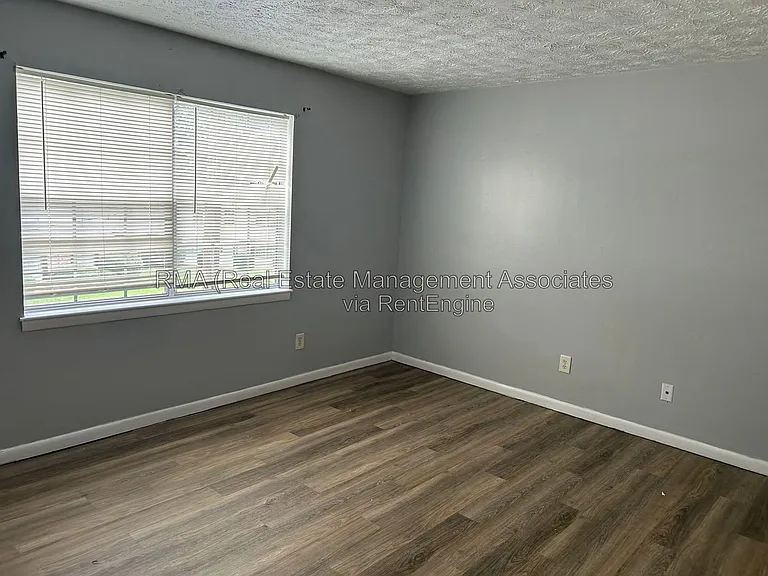 1110 W Poplar St #O3 — Photo 4