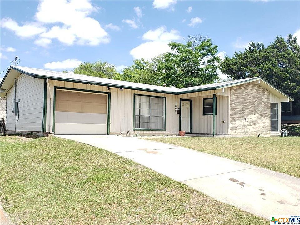 1st image of 809 Adela St