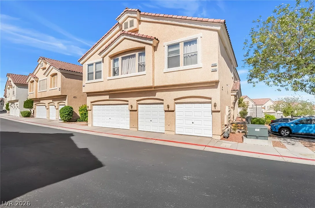 2 bed, 2.5 bath, 1170 sqft, $1,600 — Photo 1