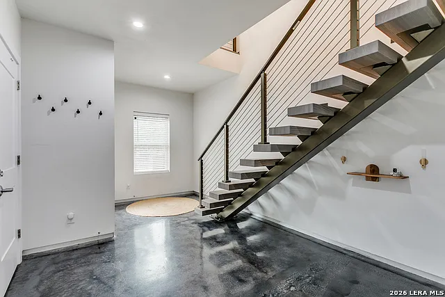 3 bed, 3.5 bath, 1697 sqft, $2,350 — Photo 4