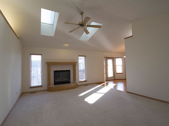 5th image of 216 S Jamestown Cir