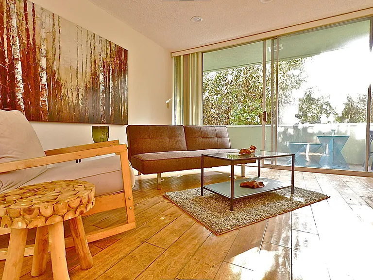 941 10th St #5 — Photo 2