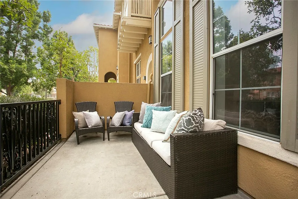 2 bed, 2.5 bath, 1455 sqft, $4,000 — Photo 2