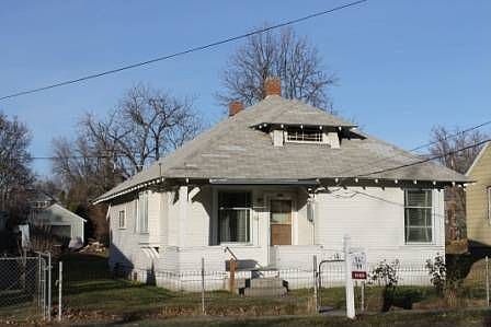 1st image of 117 E Maple St