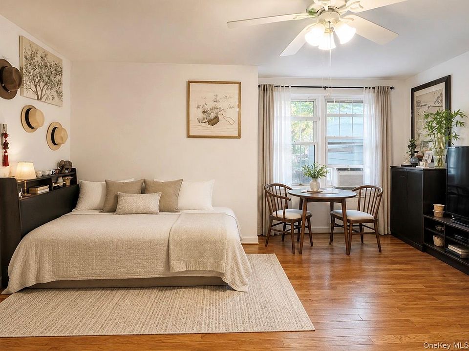 1st image of 14435 Sanford Avenue #1