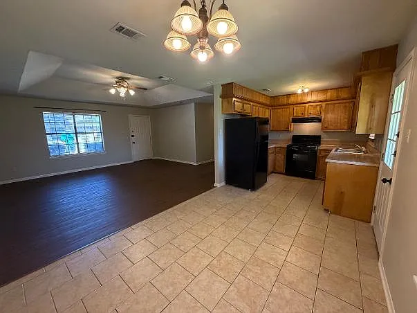 2433 Morris Dr — Photo 3