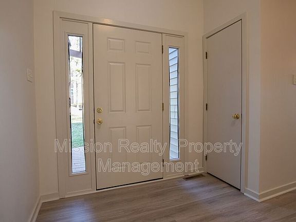 3rd image of 1037 Mansfield Crossing Rd