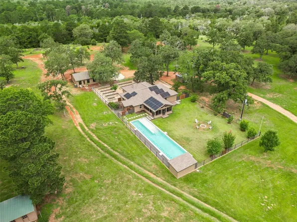 350 Young School House Rd, Smithville, TX 78957
