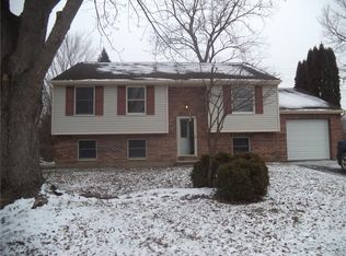 63 Inglesid Ln, Liverpool, NY 13090