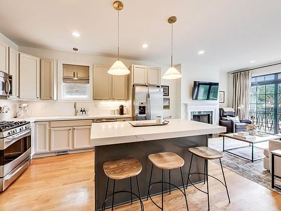 4th image of 3009 N Damen Ave #2