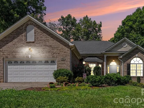 3563 Wandering Ln NE #33, Hickory, NC 28601