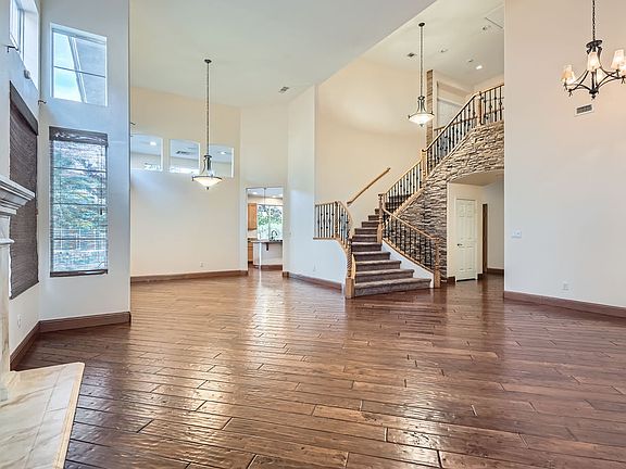 4th image of 136 N Ring Dove Dr