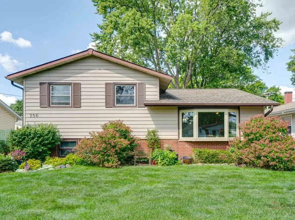 256 N Fairlawn Ave, Mundelein, IL 60060
