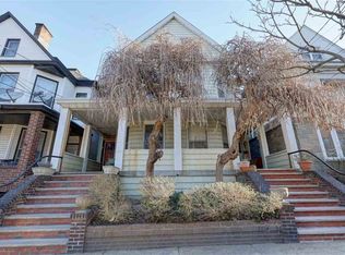 32 Fulton St, Weehawken, NJ 07086