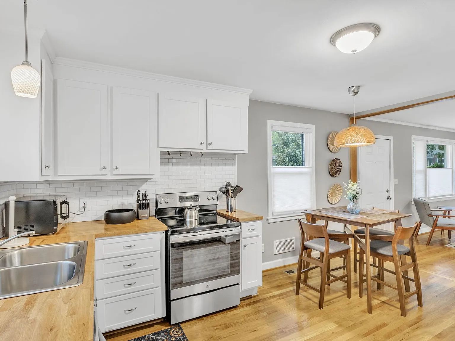 2 bed, $2,400 — Photo 4