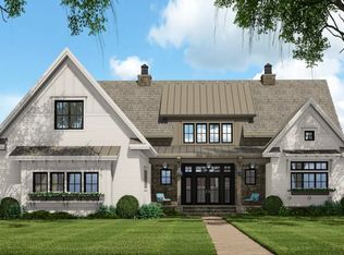 8 Pinewood Dr, New Fairfield, CT 06812