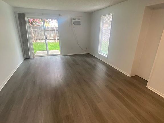 3rd image of 6502 N Altamont St #6506-B