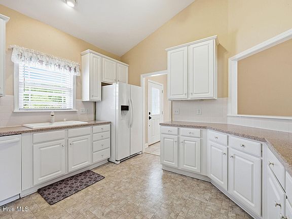 5th image of 105 Waters Way Way