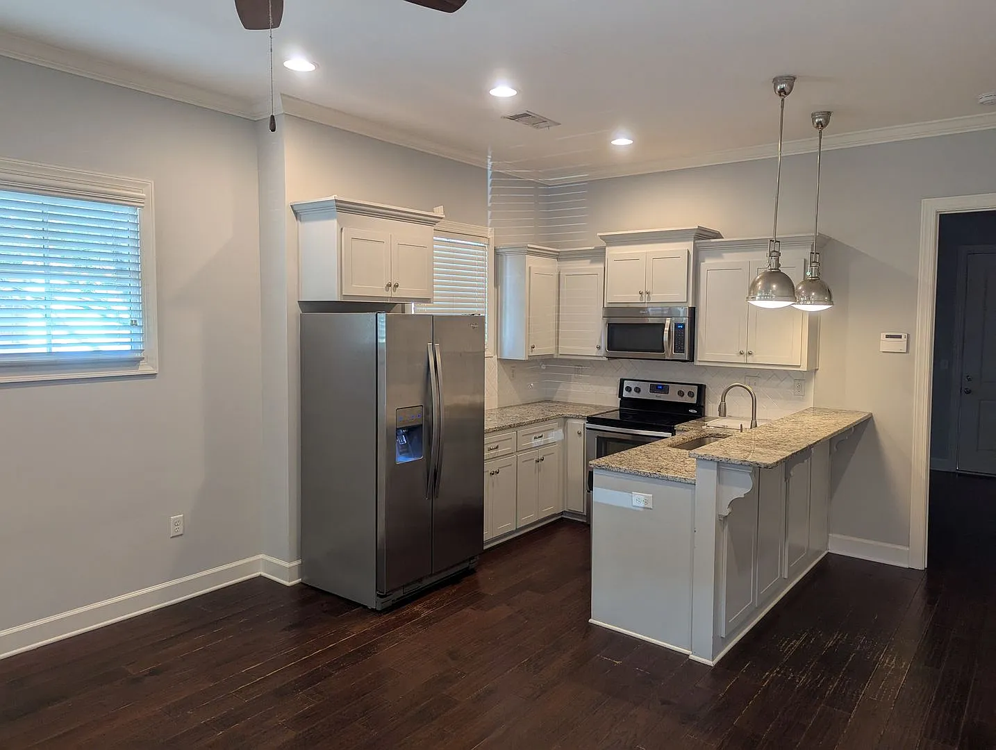 3 bed 3 bath Condo Great Downtown Location — Photo 1