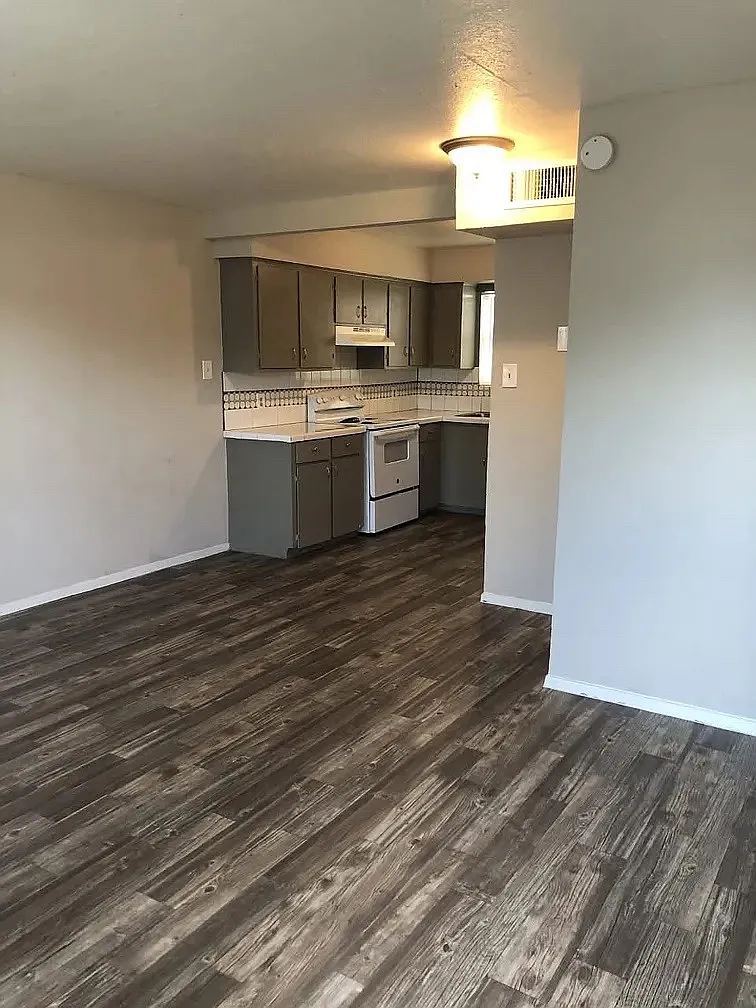 112 Green Point Dr — Photo 1