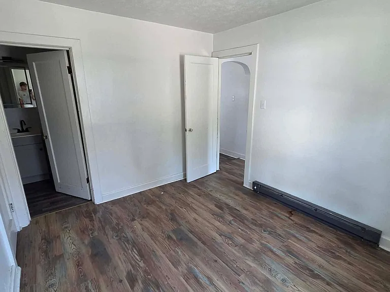 402 Walnut St — Photo 5