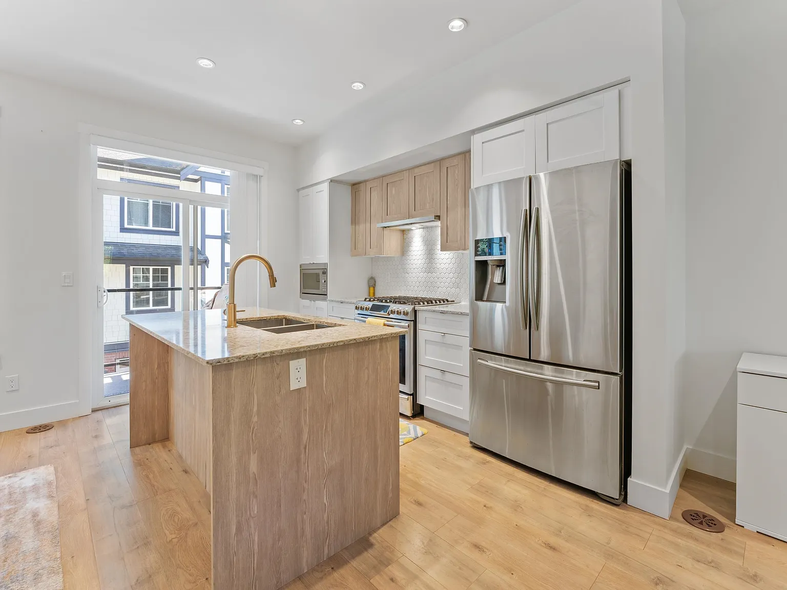 4 bed, 3.5 bath, 1760 sqft, $4,000 — Photo 1