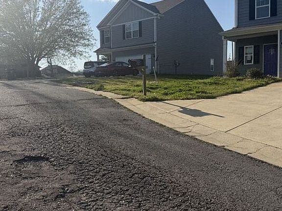5th image of 70 Farmhouse Ln
