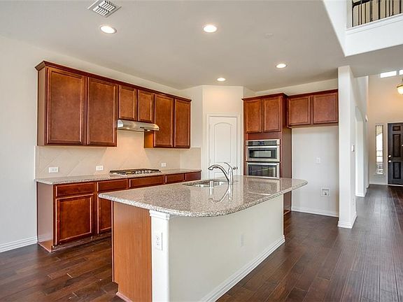 3rd image of 929 Sundrop Dr