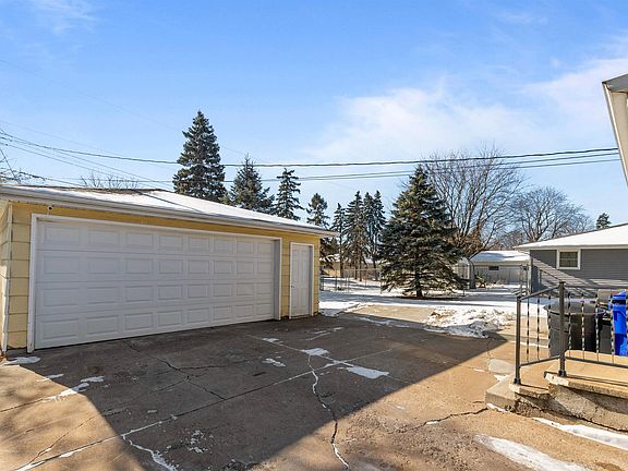 4th image of 1201 W Hawes Ave