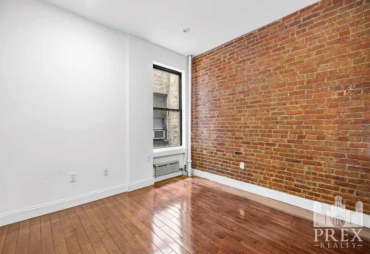 Building Photo - 174 E 85th St #3B