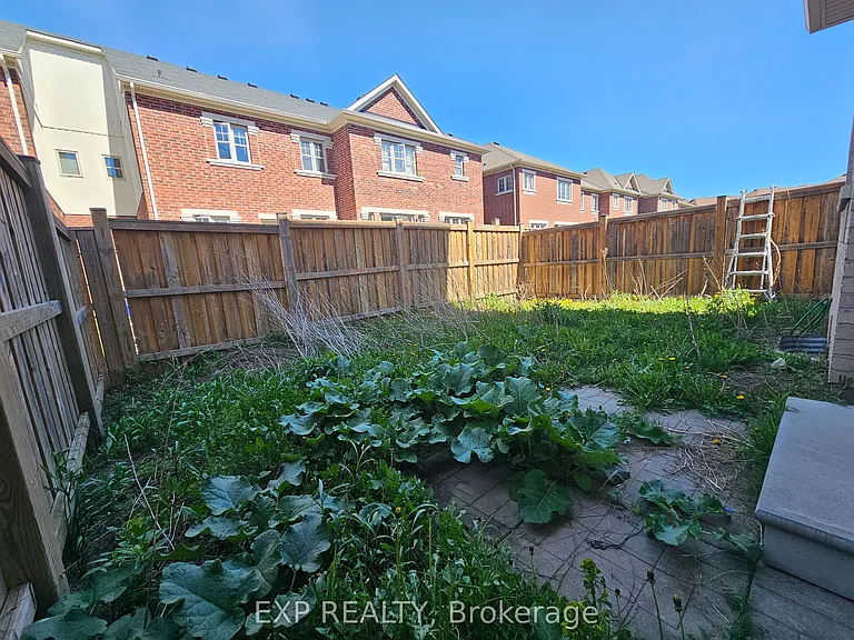 561 Settlers Rd W — Photo 29