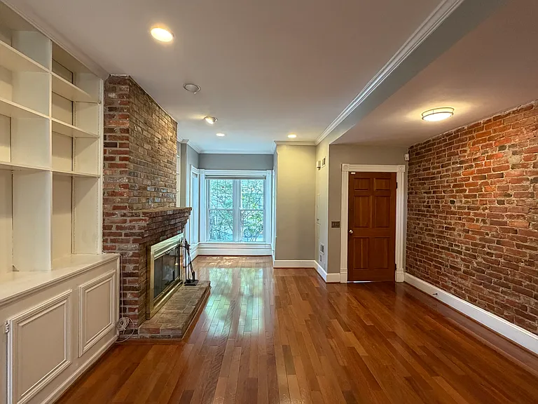 602 9th St NE #1 — Photo 3