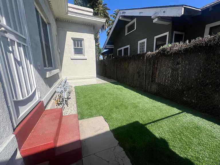 755 Daisy Ave — Photo 17