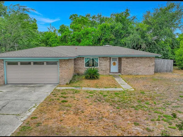 2417 Charco Dr — Photo 4