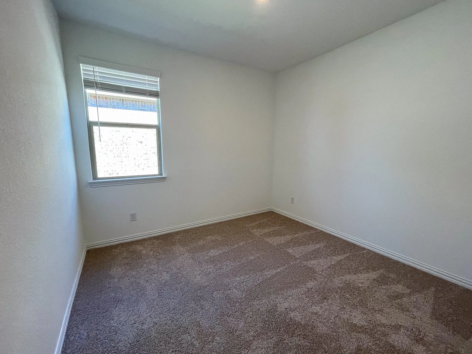 4 bed, 2010 sqft, $2,500 — Photo 4