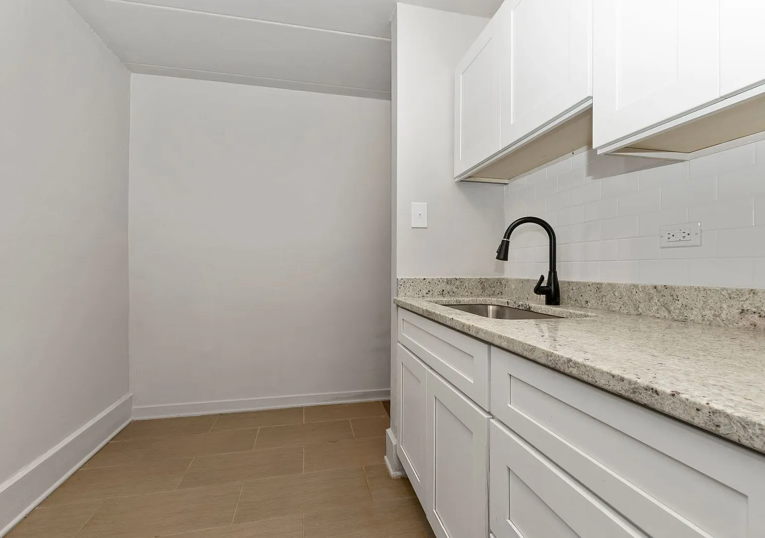 6603 S Rhodes Ave — Photo 3