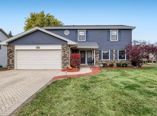 264 Grovenor Dr, Schaumburg, IL 60193