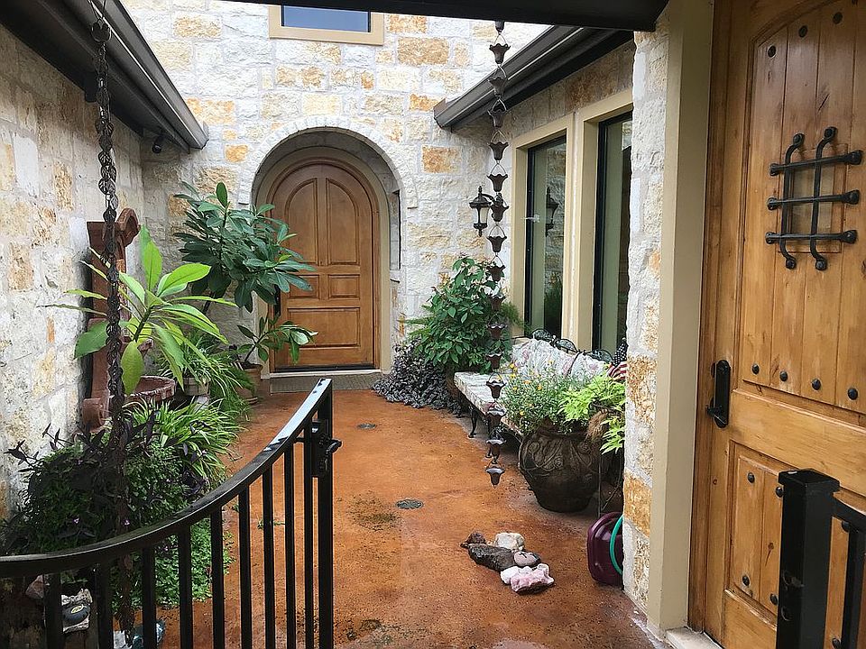 1st image of 124 Samantha Ln