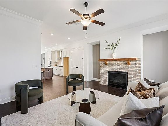 3rd image of 3908 Danube Ln