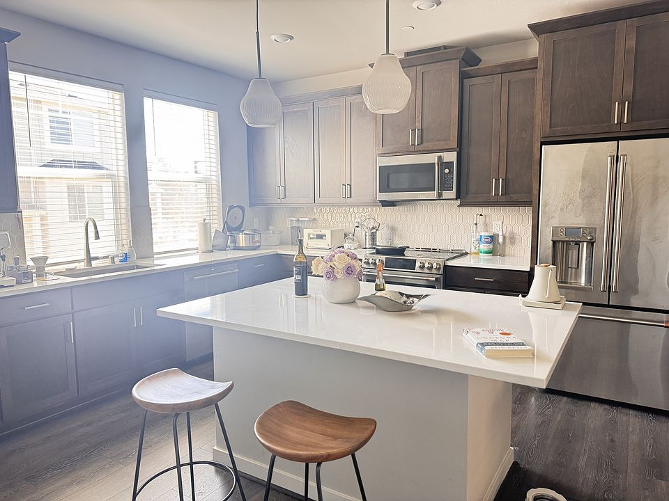 Kitchen with center island