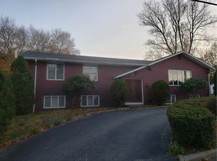 20 Versailles St, Cranston, RI 02920
