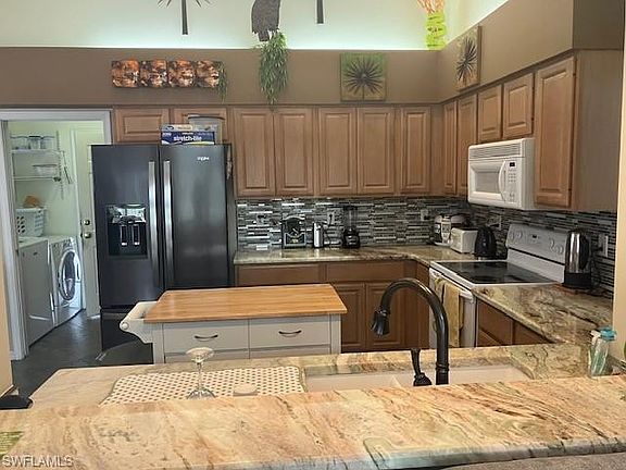 3rd image of 253 Sabal Lake DR