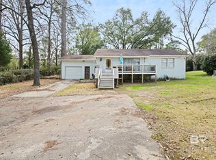 305 Alpine St, Chickasaw, AL 36611