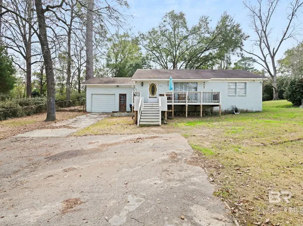 305 Alpine St, Chickasaw, AL 36611