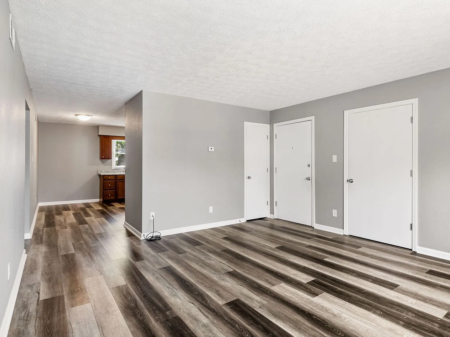 Lincoln Apartments — Photo 4