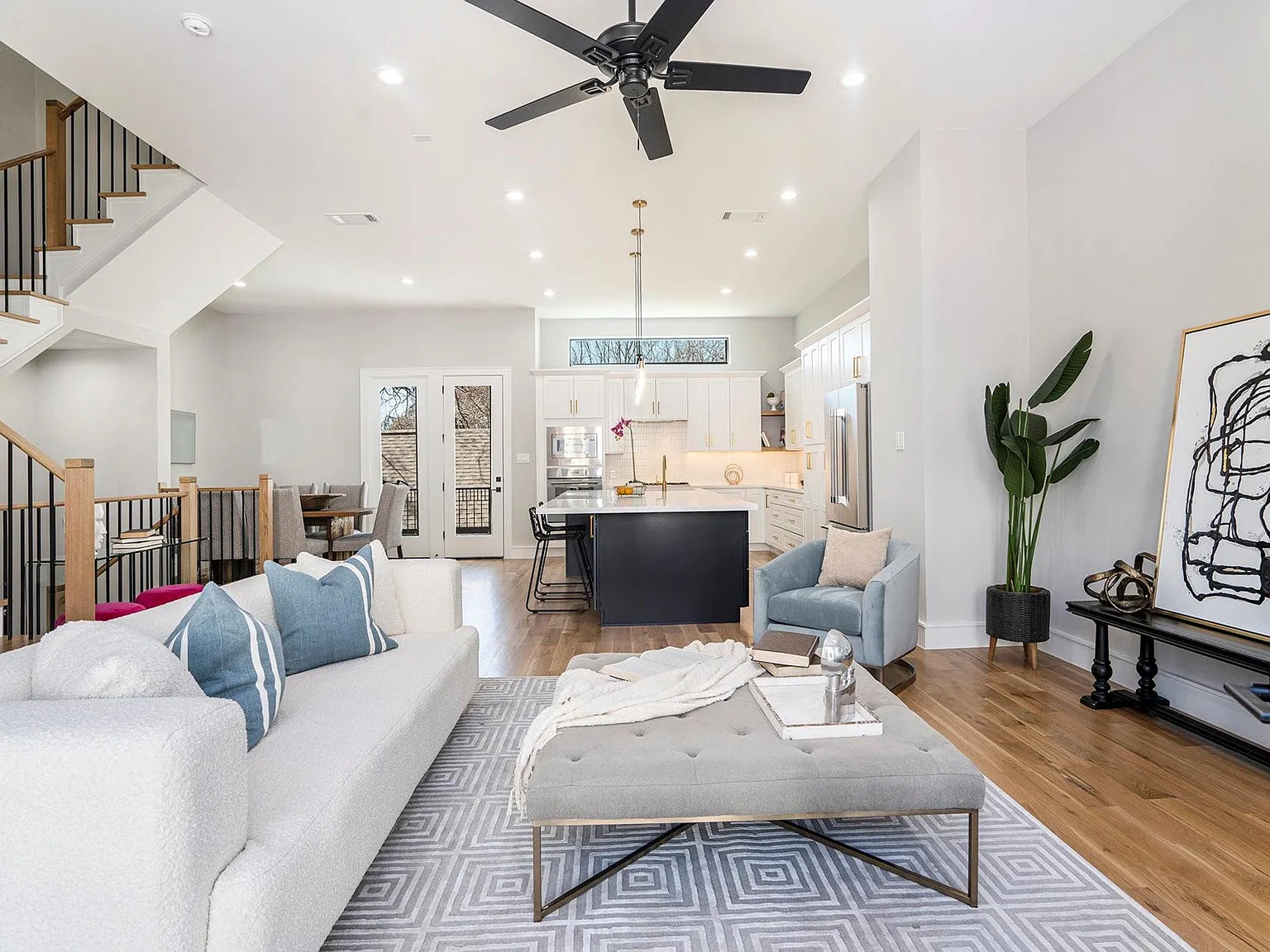 3 bed, 3.5 bath, 2128 sqft, $3,200 — Photo 1