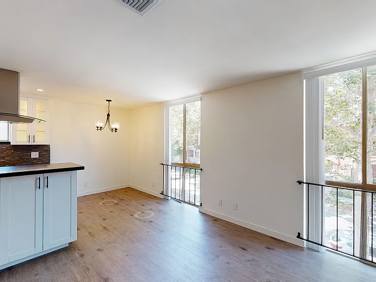 212 S Arnaz Dr — Photo 9